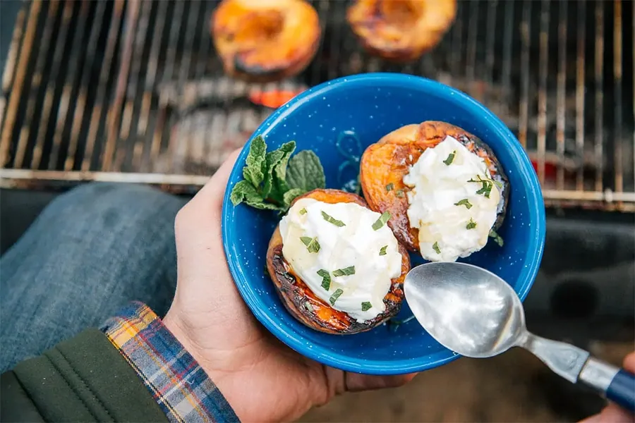 Grilled Peaches with Honey and Yogurt&nbsp;