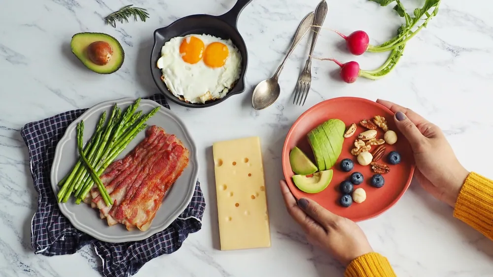 Ketogenic,Diet,Meal,Preparation,Female,Hands,Serving,Red,Plate,With